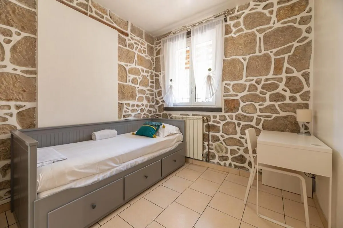 Maison De Ville Familiale, 5 Chambres, Terrasse, A 20 Minutes Du Centre Ville Nicea Francja