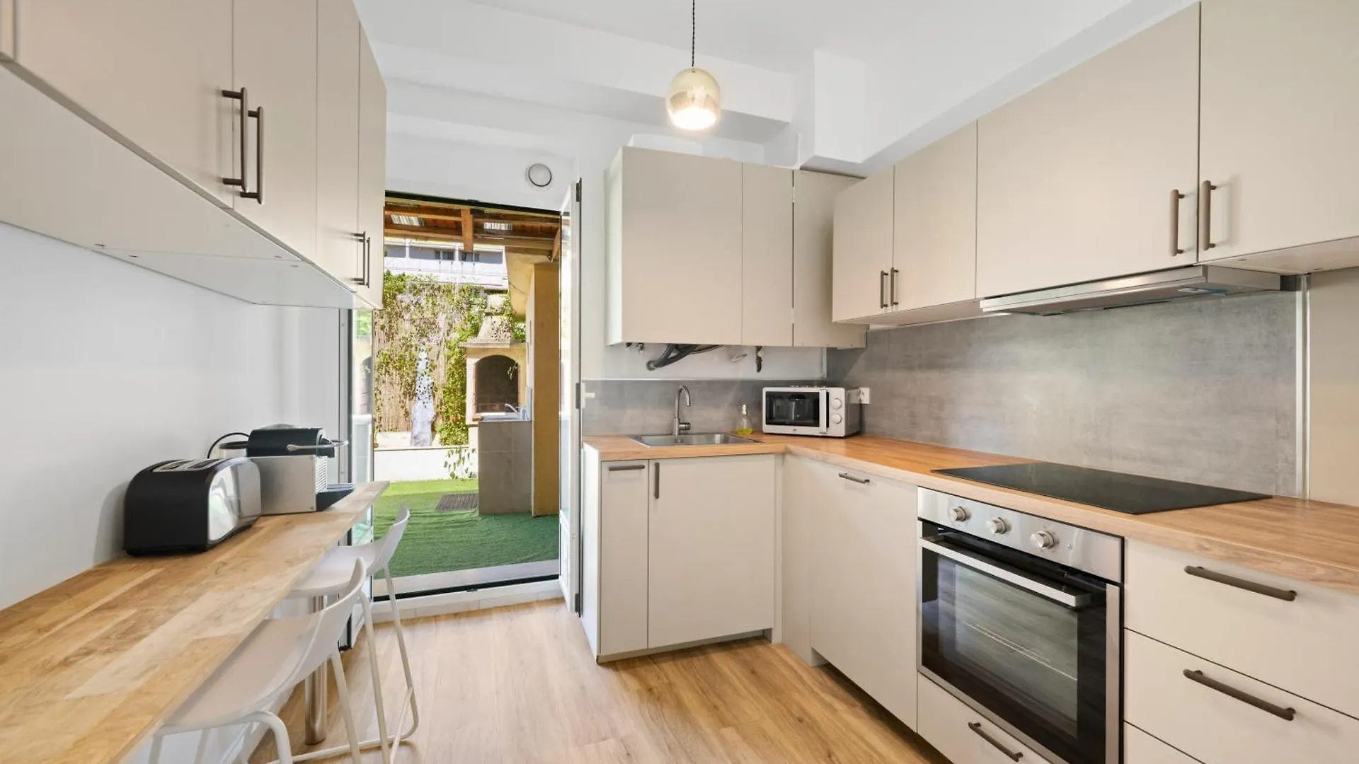 Maison De Ville Familiale, 5 Chambres, Terrasse, A 20 Minutes Du Centre Ville Nice 0*,