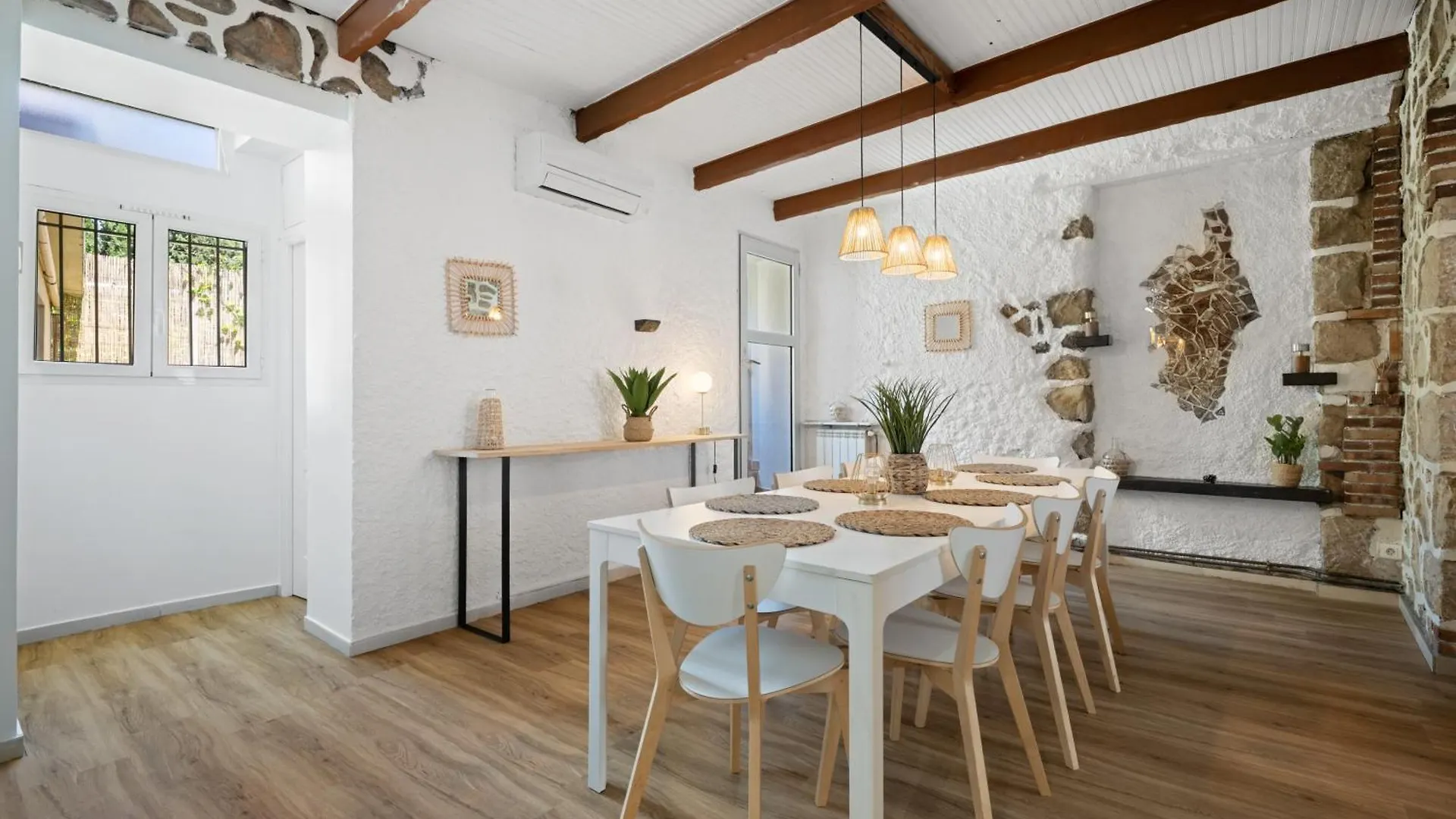 Maison De Ville Familiale, 5 Chambres, Terrasse, A 20 Minutes Du Centre Ville Nice 0*,  France
