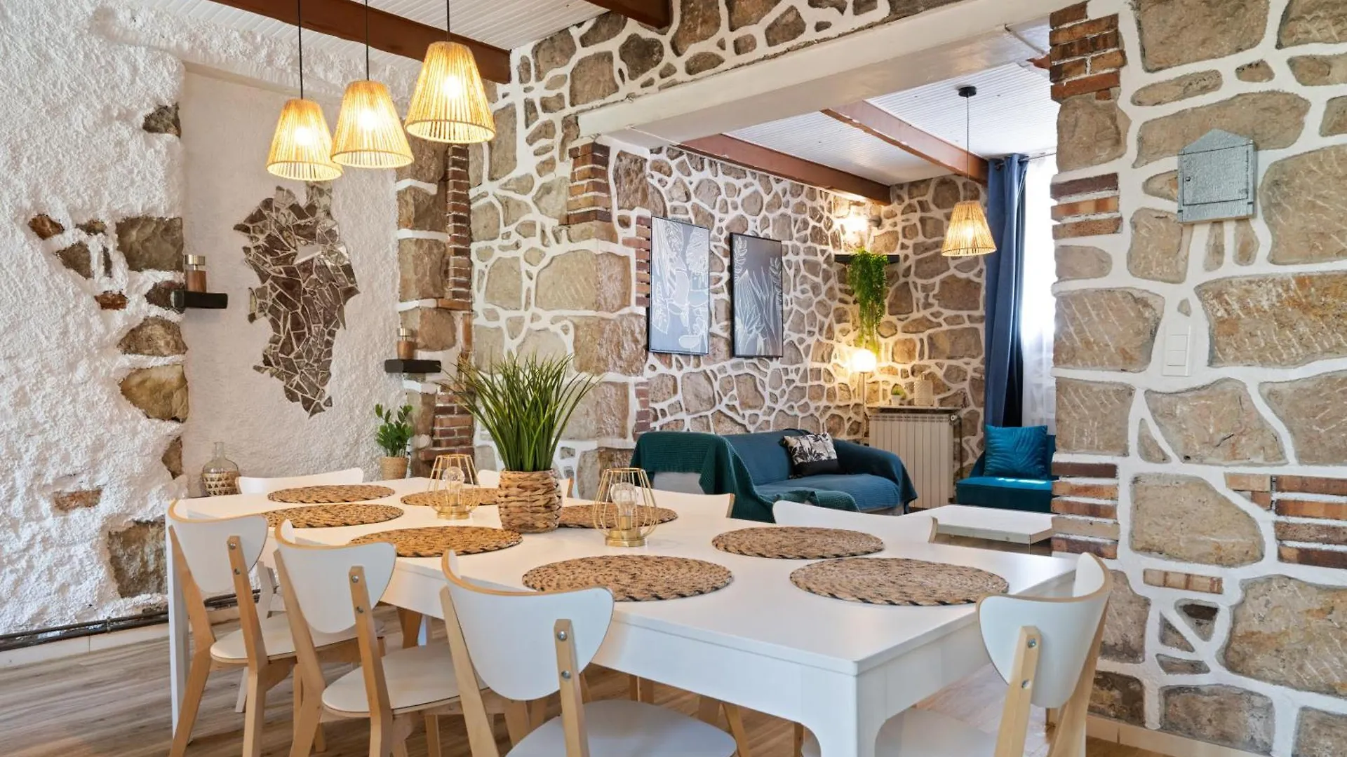 Maison De Ville Familiale, 5 Chambres, Terrasse, A 20 Minutes Du Centre Ville location
