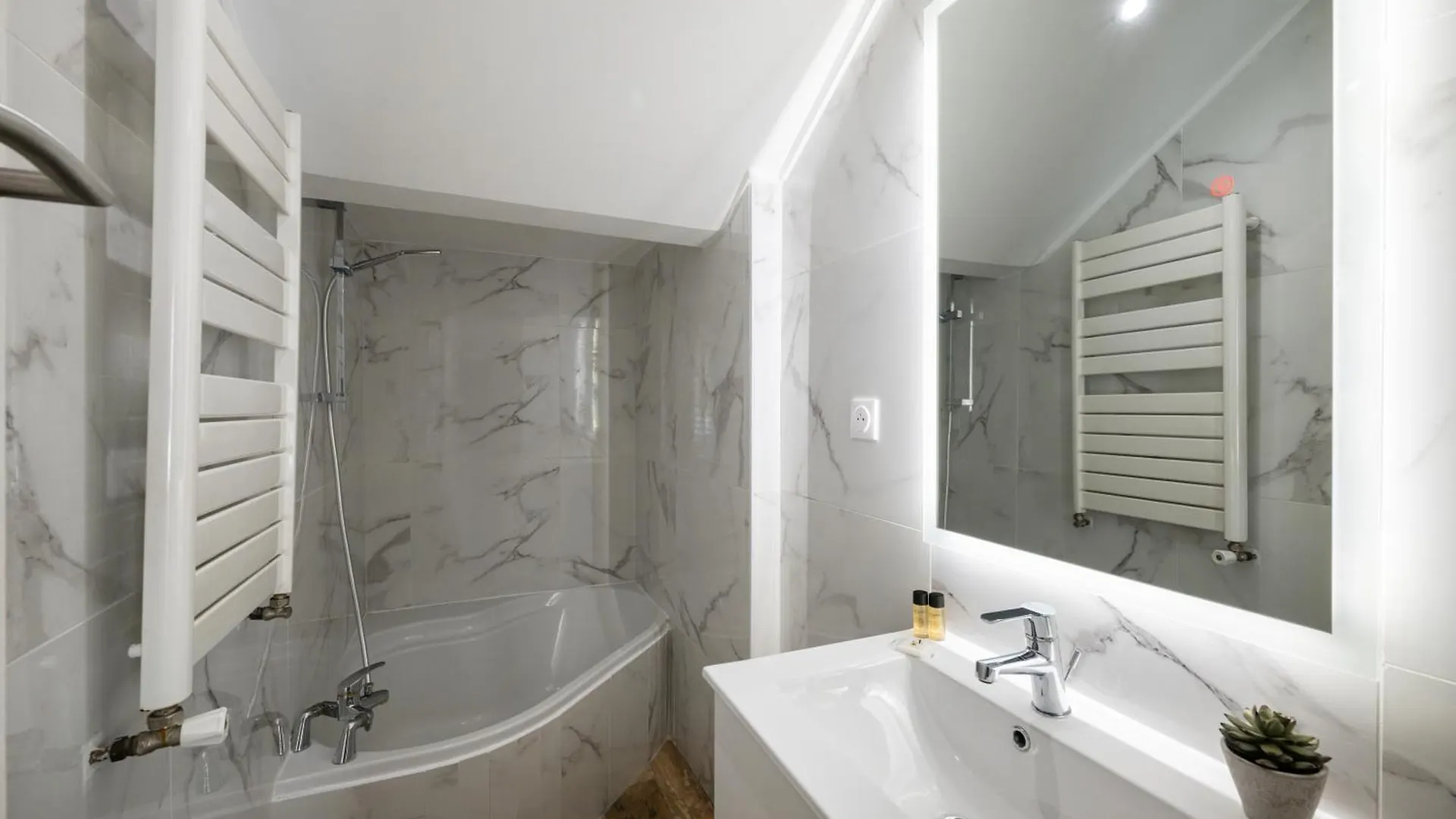 ניס Maison De Ville Familiale, 5 Chambres, Terrasse, A 20 Minutes Du Centre Ville בית נופש